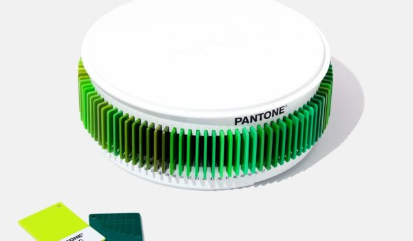 Pantone Plastic Chip set Green with loose green plastic standards