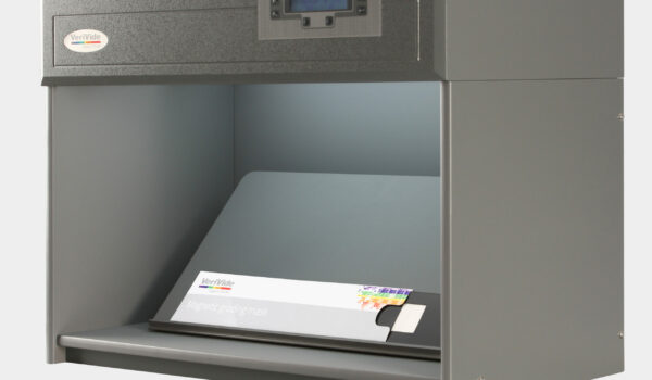 Colour assessment cabinet with magnet mask