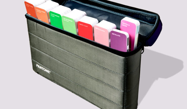 Pantone GPG304B Portable Guide Studio case