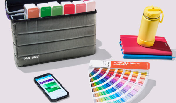 Pantone GPG304B Portable Guide Studio in use