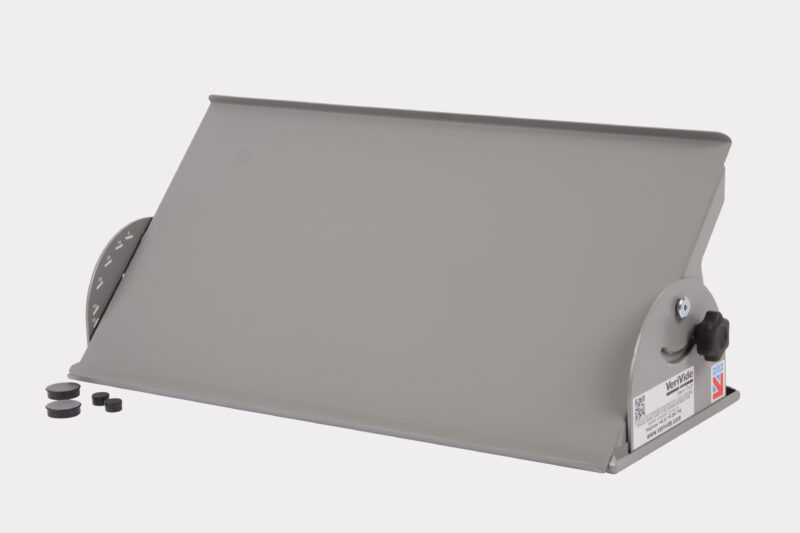 Tiltin table and magents