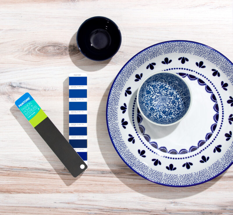 Pantone FHI Fashion, home and interior Color guide with plates